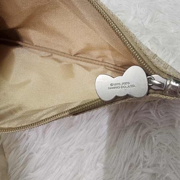 Hello Kitty by Sanrio 2 Piece Gold Bags with Wristlet Pouch Set 2020 EUC - Picture 15 of 16